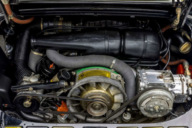 Porsche 911 Carrera (US)