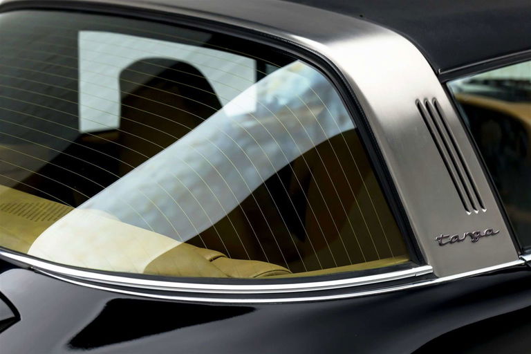 Porsche 911 Carrera (US)