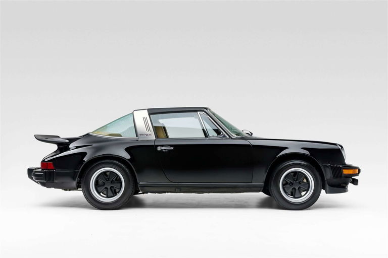 Porsche 911 Carrera (US)