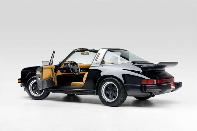 Porsche 911 Carrera (US)