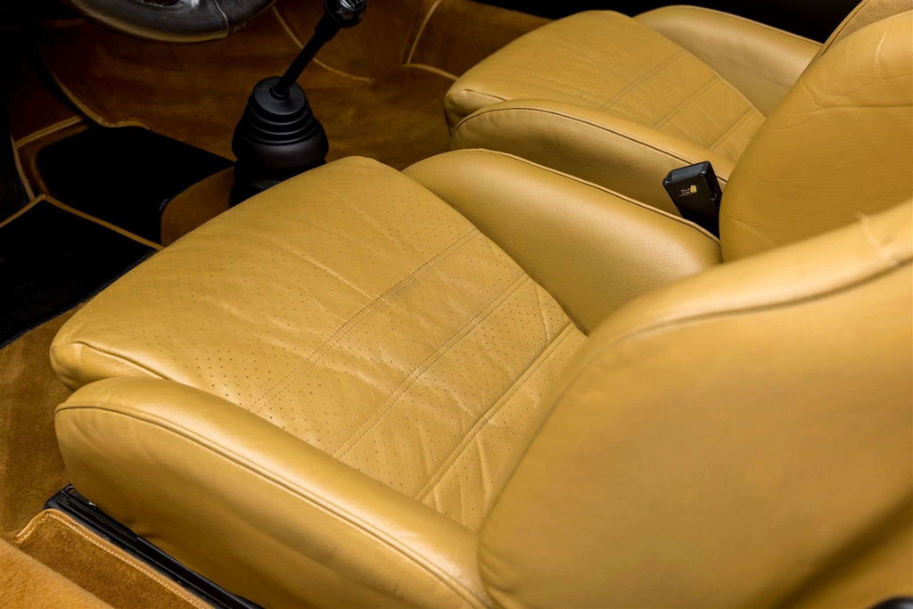 Porsche 911 Carrera (US)