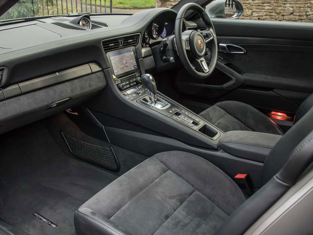 Porsche 991.2 Carrera 4 GTS