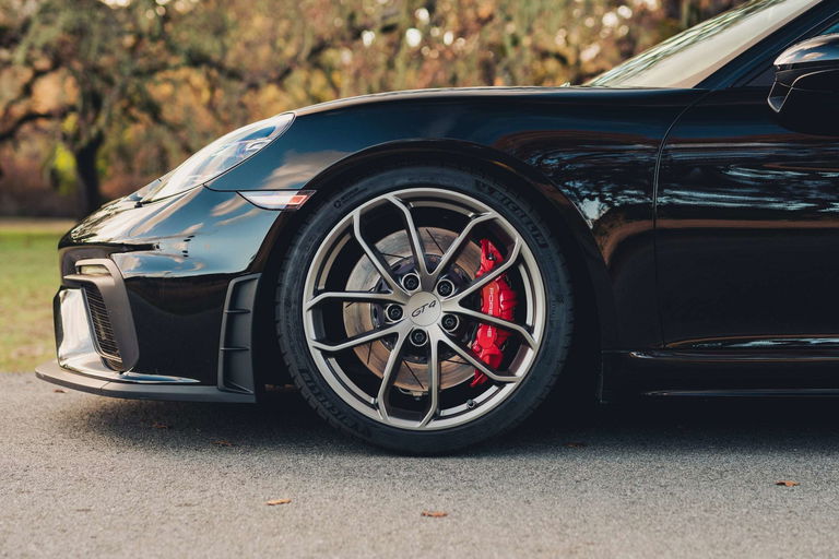 Porsche 718 Cayman GT4