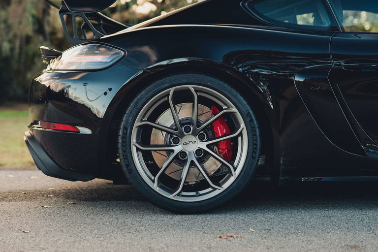 Porsche 718 Cayman GT4