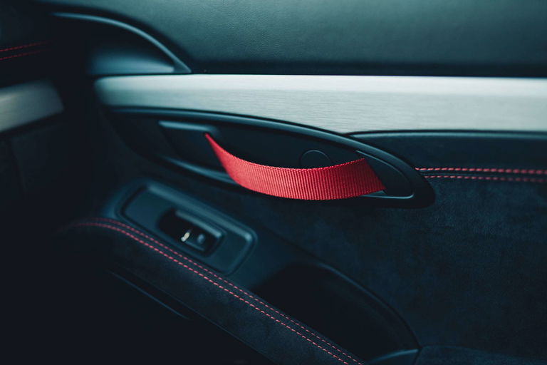 Porsche 718 Cayman GT4