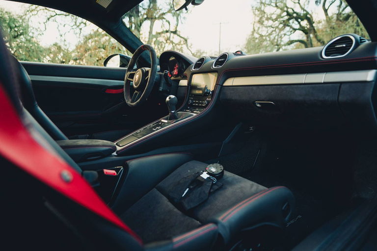 Porsche 718 Cayman GT4