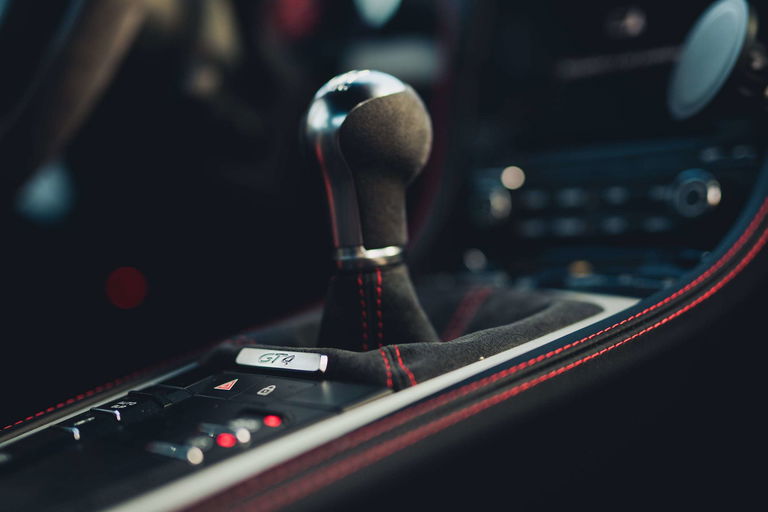 Porsche 718 Cayman GT4