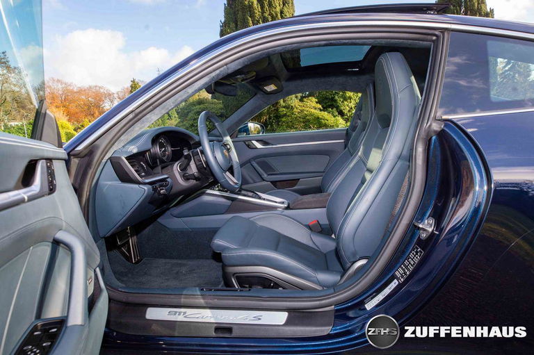 Porsche 992 Carrera 4S