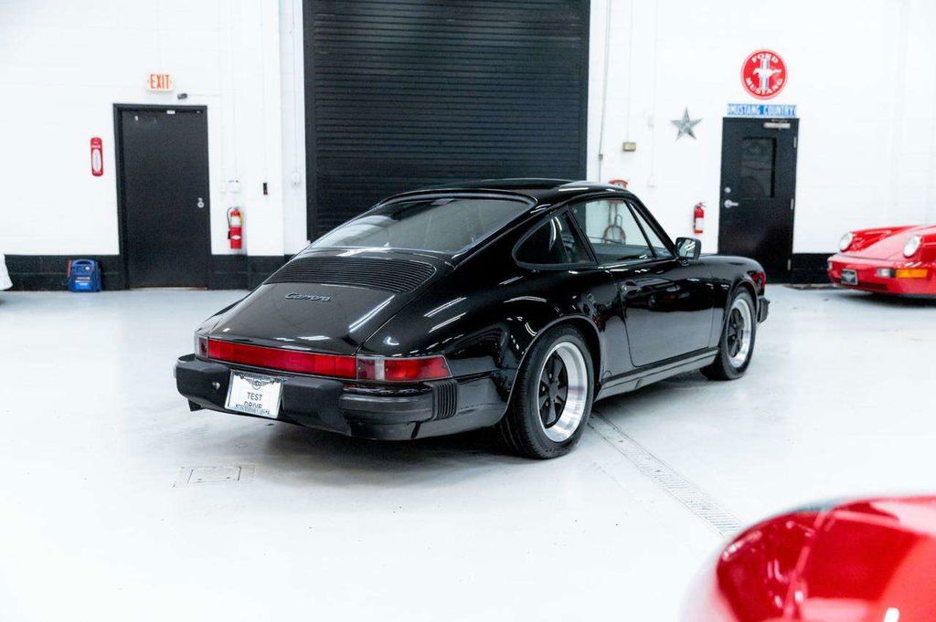 Porsche 911 Carrera 3.2 (US)