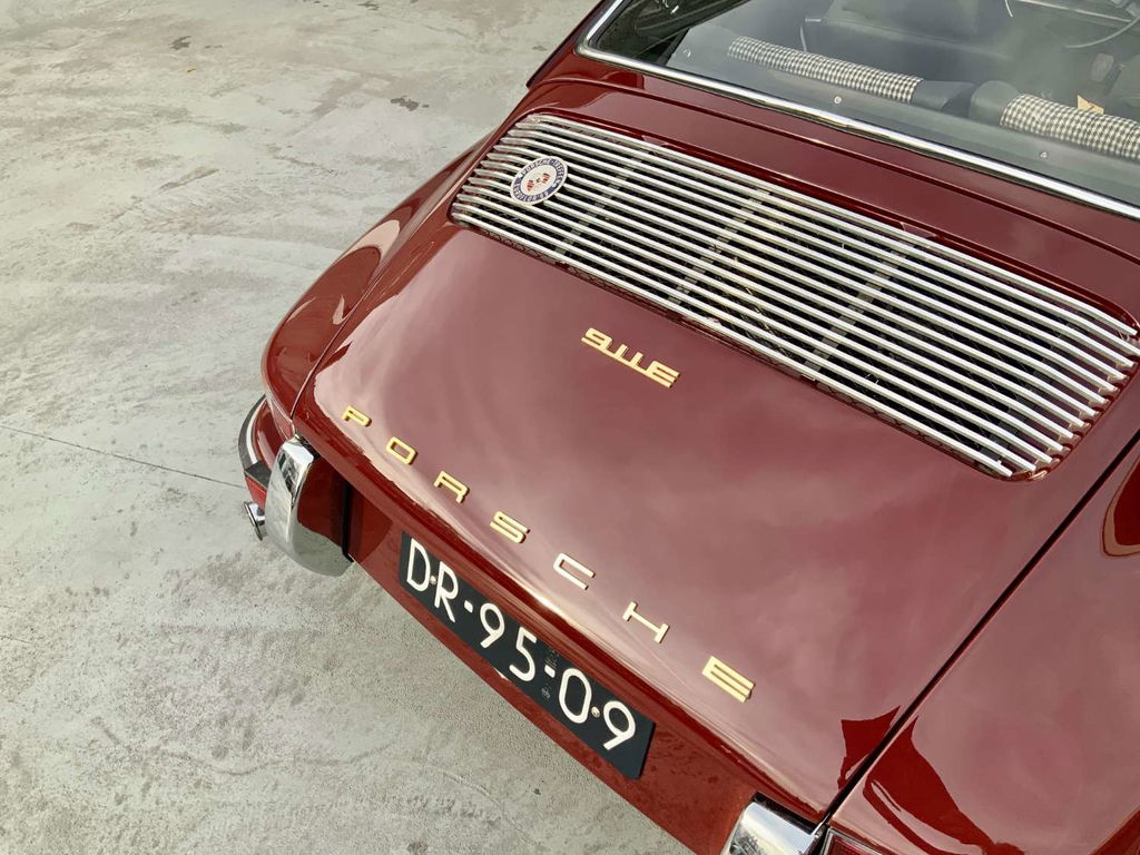 Porsche 911 E