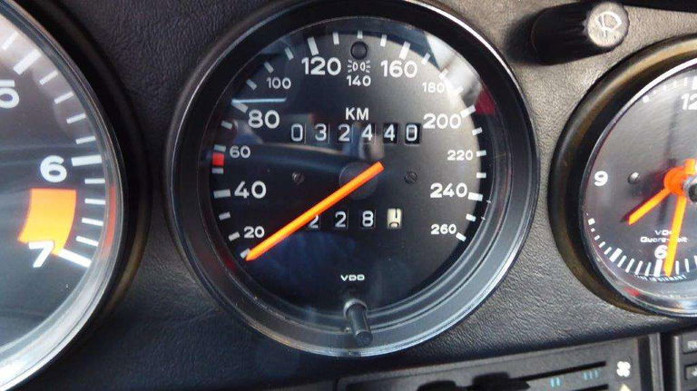 Porsche 911 Carrera 3.2 Speedster (US)