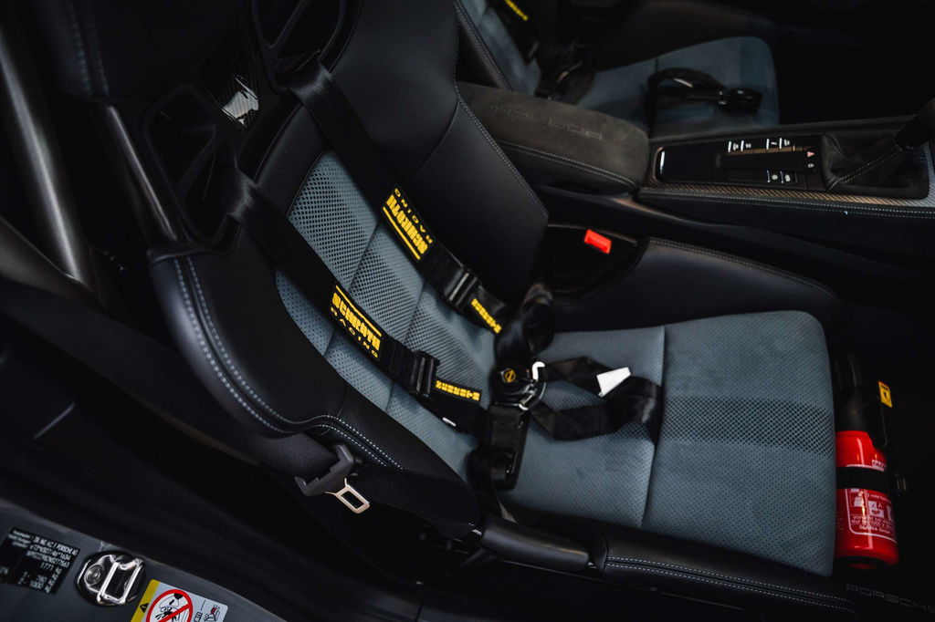 Porsche 718 Cayman GT4 RS