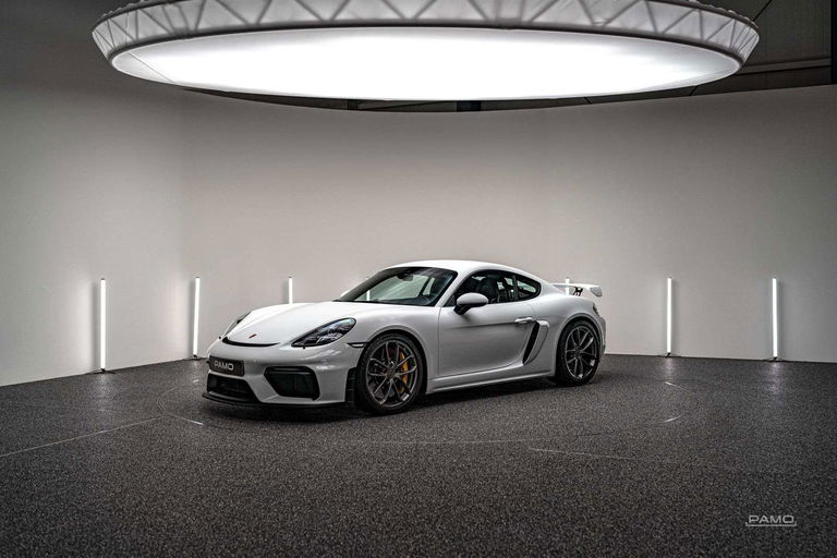 Porsche 718 Cayman GT4