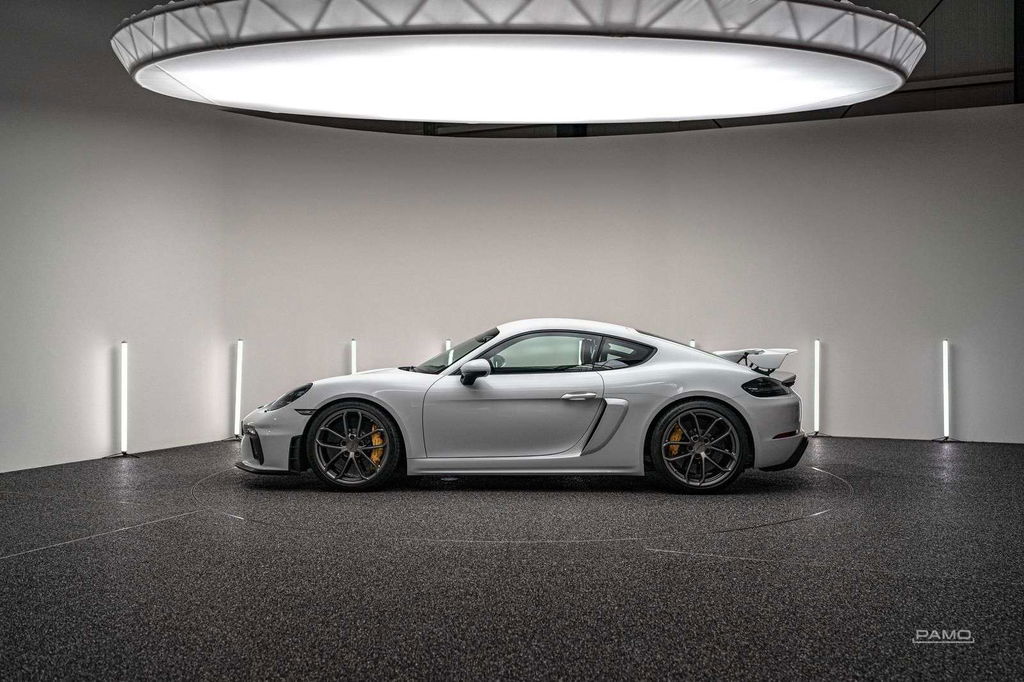 Porsche 718 Cayman GT4