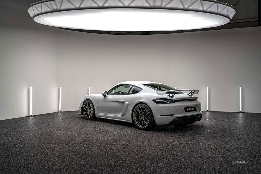Porsche 718 Cayman GT4