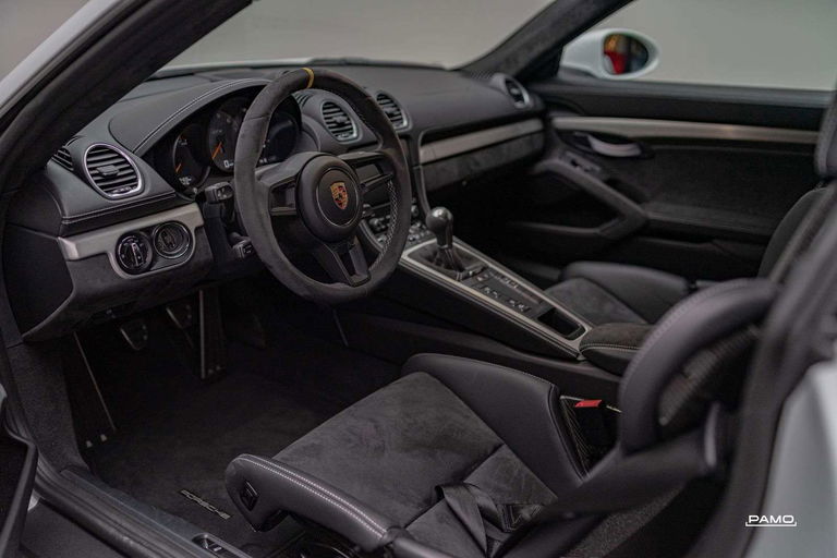 Porsche 718 Cayman GT4