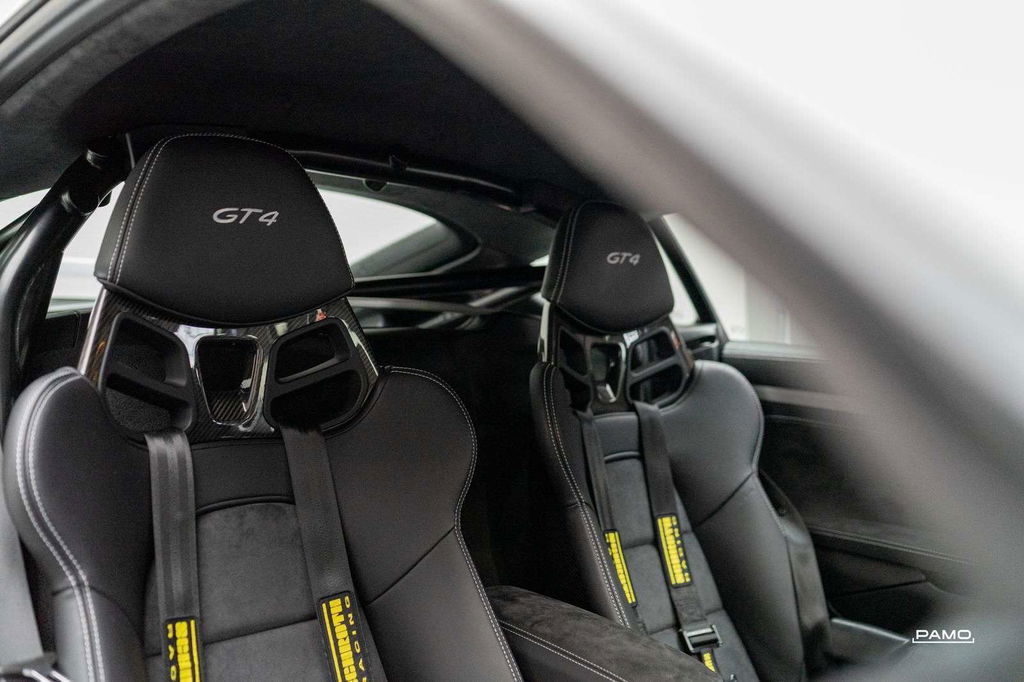Porsche 718 Cayman GT4