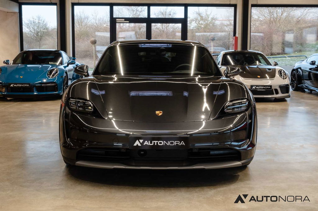 Porsche Taycan 4 Cross Turismo