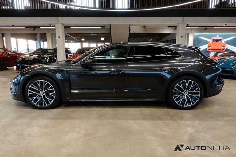 Porsche Taycan 4 Cross Turismo