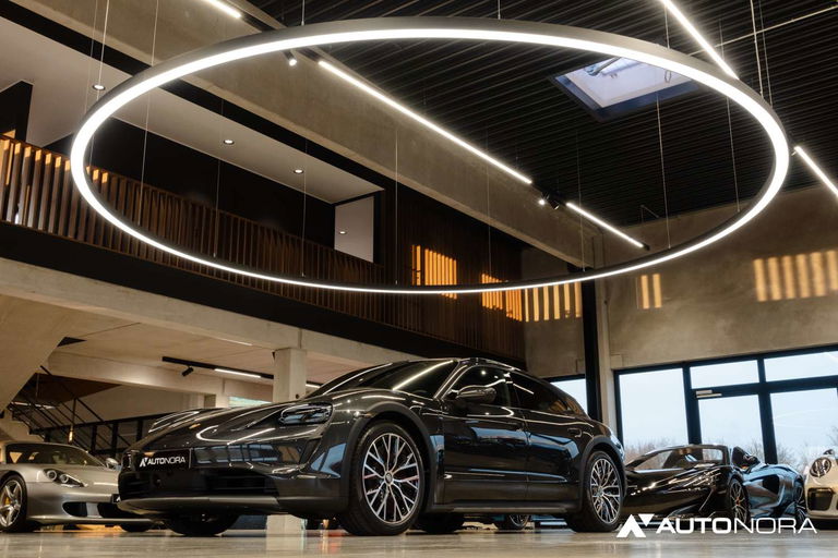 Porsche Taycan 4 Cross Turismo