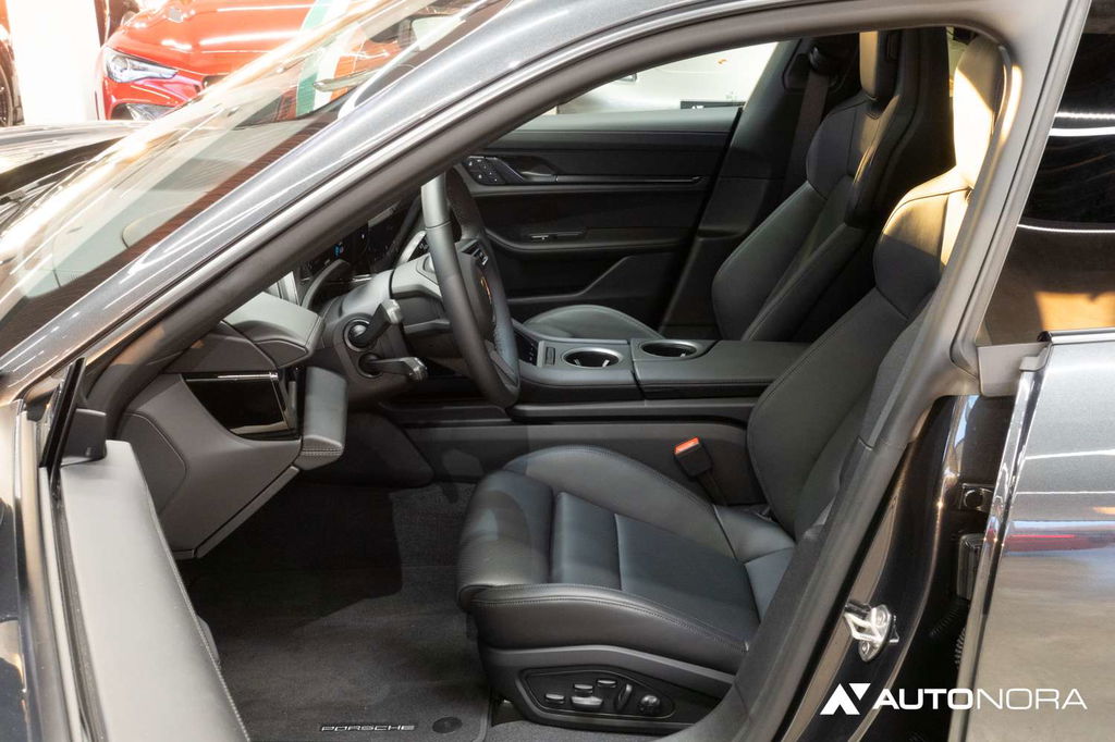 Porsche Taycan 4 Cross Turismo