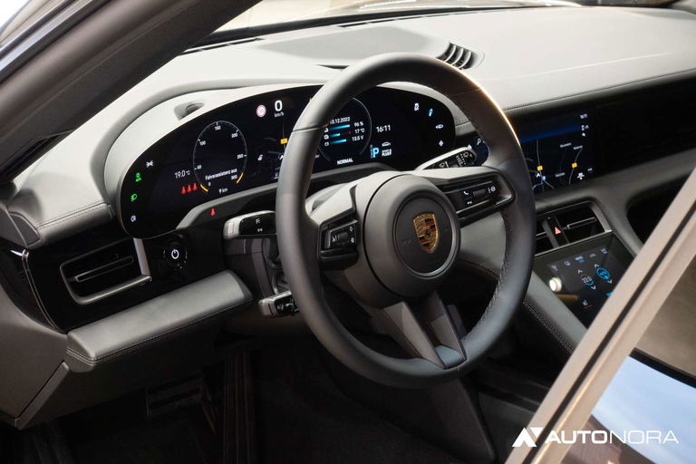 Porsche Taycan 4 Cross Turismo