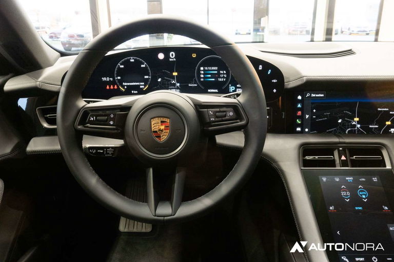 Porsche Taycan 4 Cross Turismo