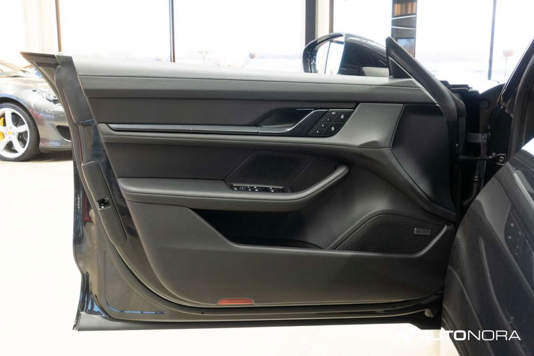 Porsche Taycan 4 Cross Turismo