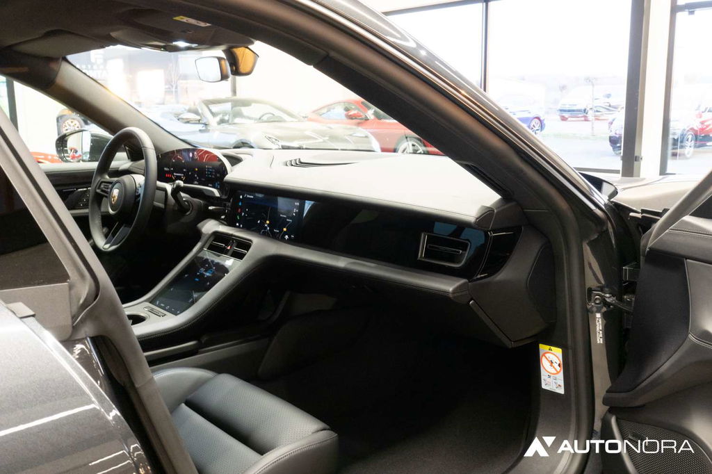 Porsche Taycan 4 Cross Turismo