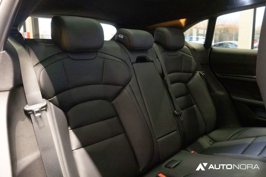 Porsche Taycan 4 Cross Turismo