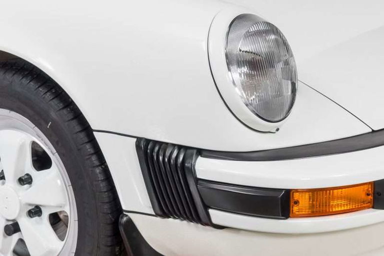 Porsche 911 Carrera 3.2 Speedster