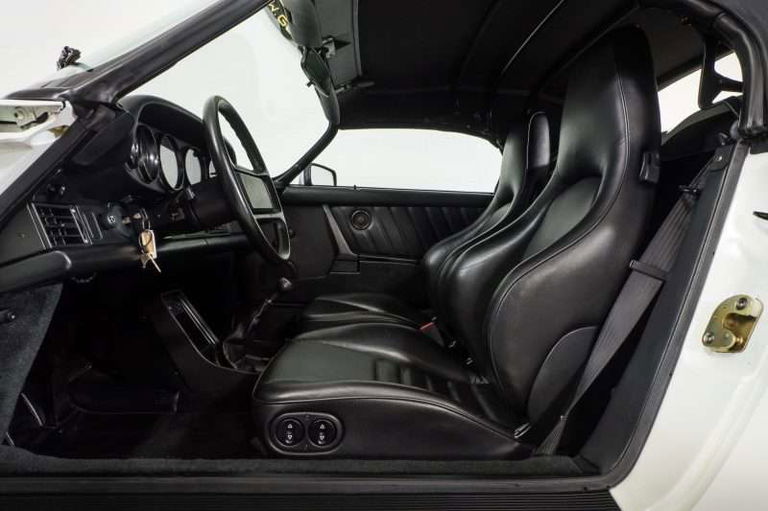 Porsche 911 Carrera 3.2 Speedster