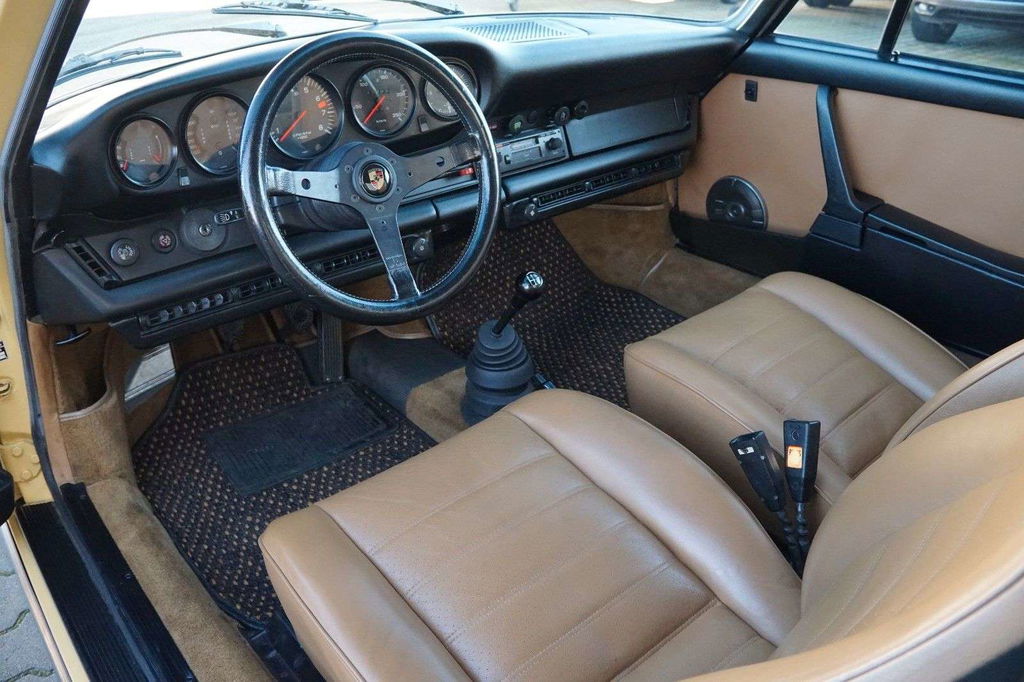 Porsche 911 Carrera (US)