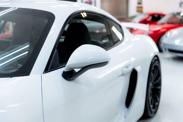 Porsche 981 Cayman GT4