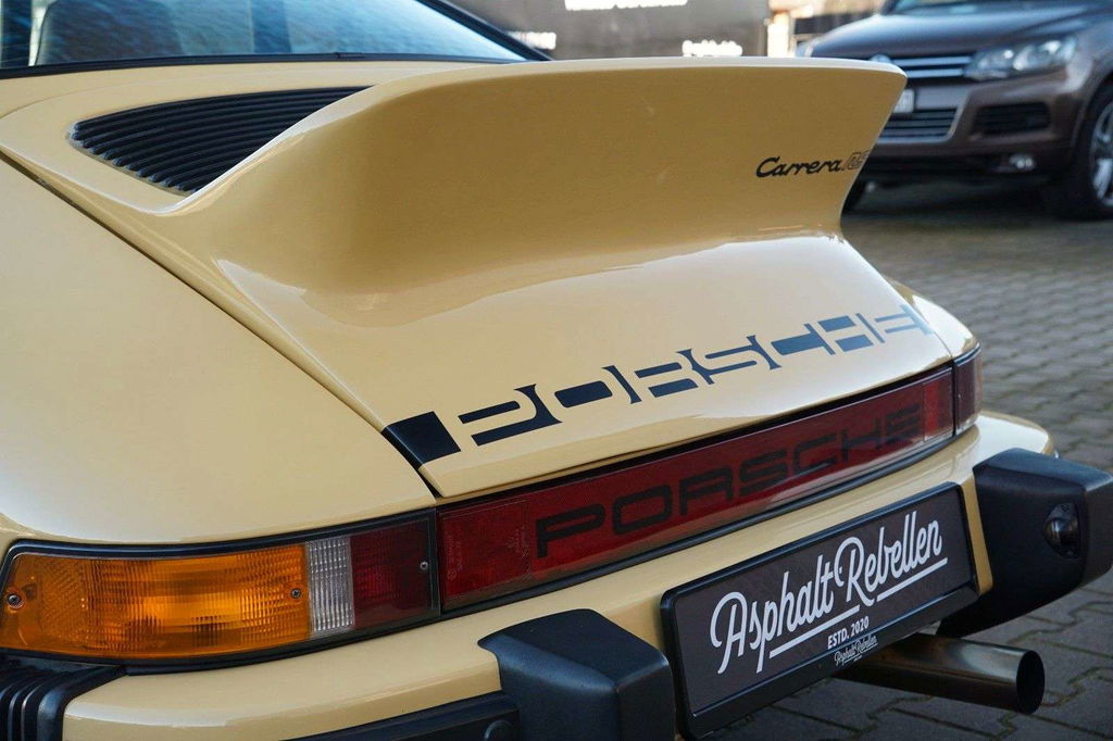 Porsche 911 Carrera (US)