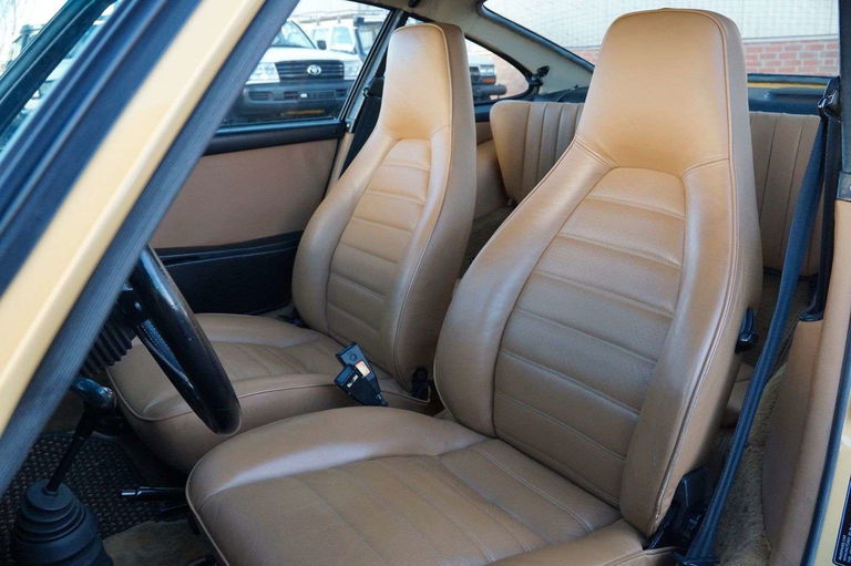 Porsche 911 Carrera (US)