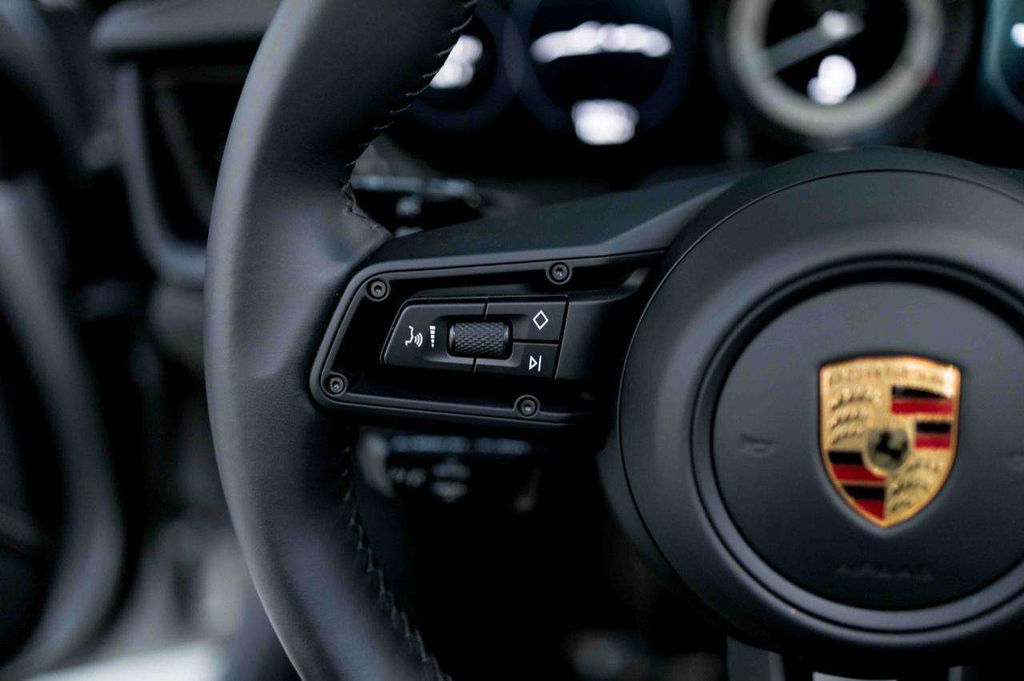 Porsche 992 Carrera GTS