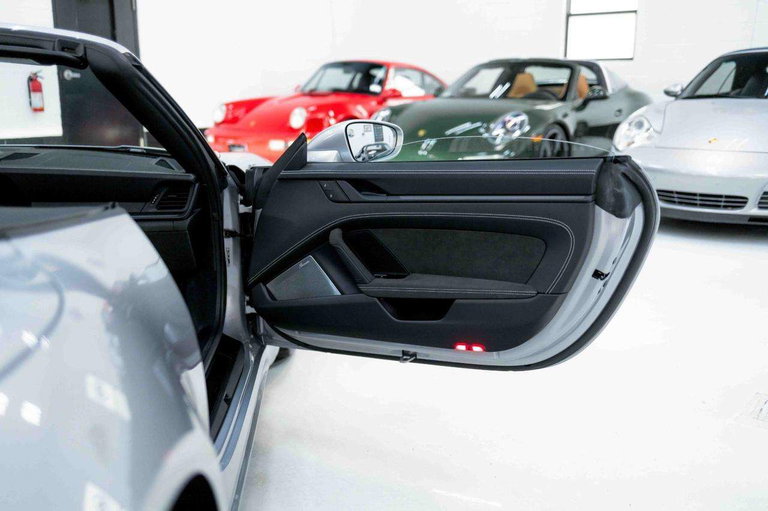 Porsche 992 Carrera GTS