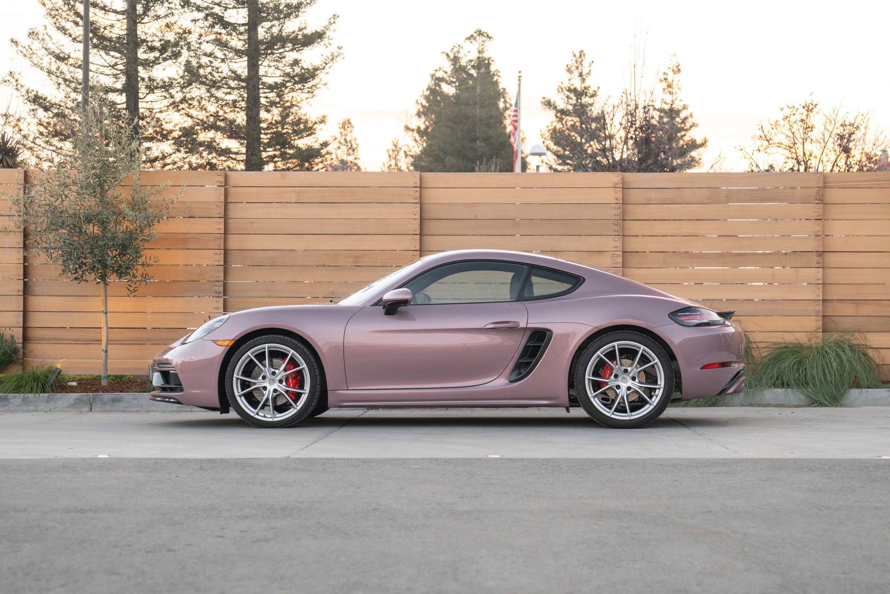 ローマピンク(シルバー) Porsche 718 Cayman S 2022 - elferspot.com - Marketplace for