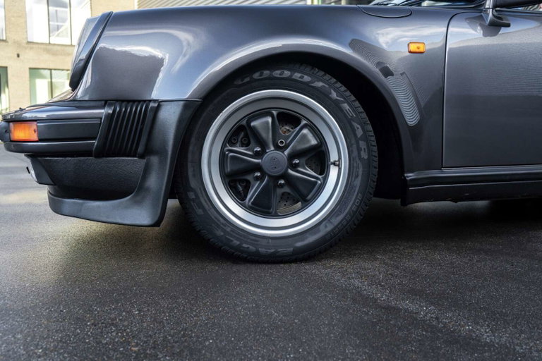 Porsche 911 Carrera 3.2 WTL