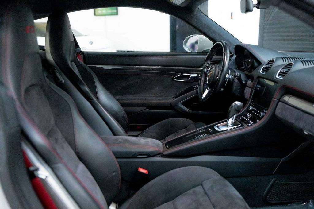 Porsche 718 Cayman GTS