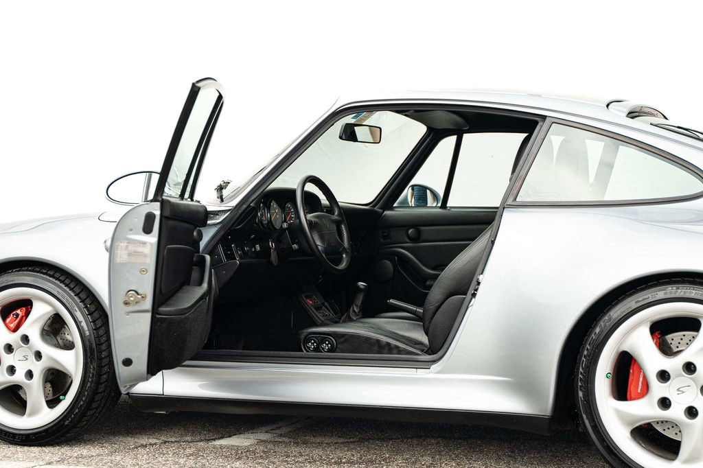 Porsche 993 Carrera 4S