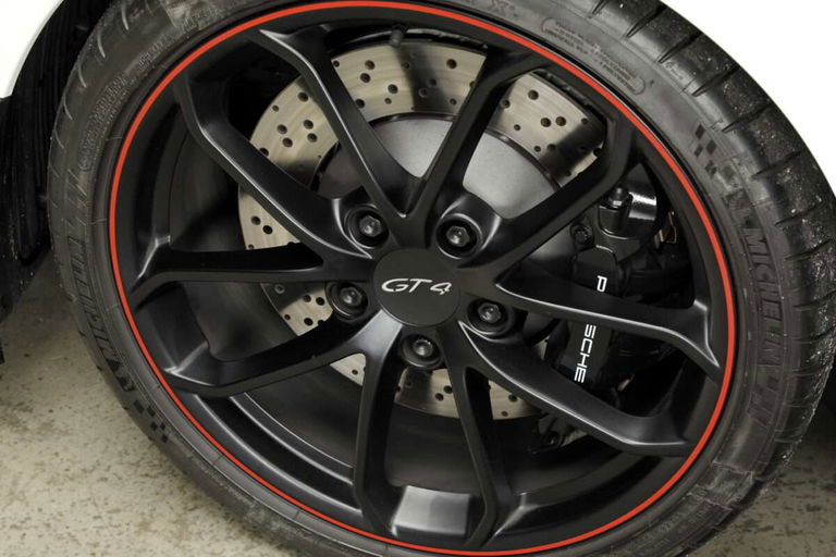 Porsche 718 Cayman GT4