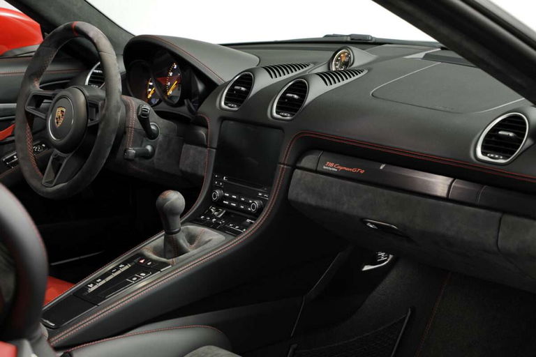 Porsche 718 Cayman GT4