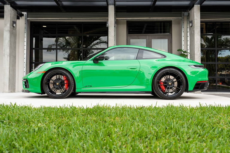 Porsche 992 Carrera 4 GTS