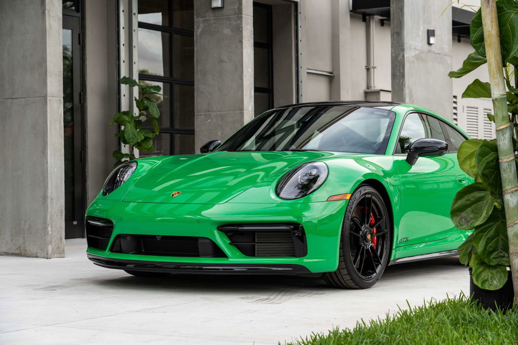 Porsche 992 Carrera 4 GTS