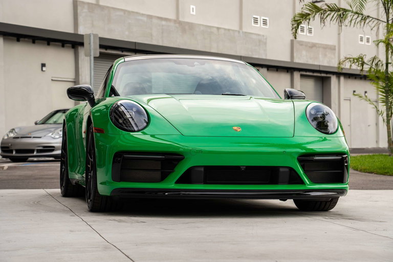 Porsche 992 Carrera 4 GTS