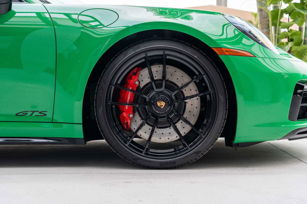 Porsche 992 Carrera 4 GTS