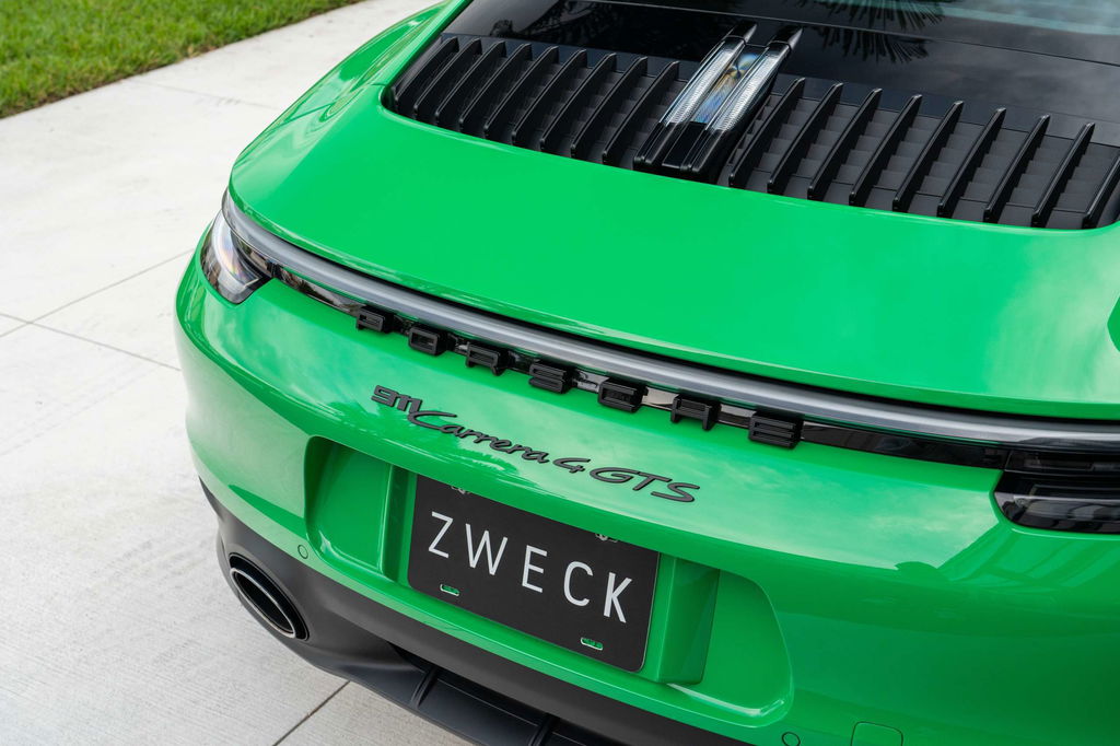 Porsche 992 Carrera 4 GTS