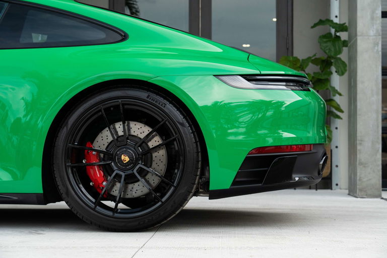 Porsche 992 Carrera 4 GTS